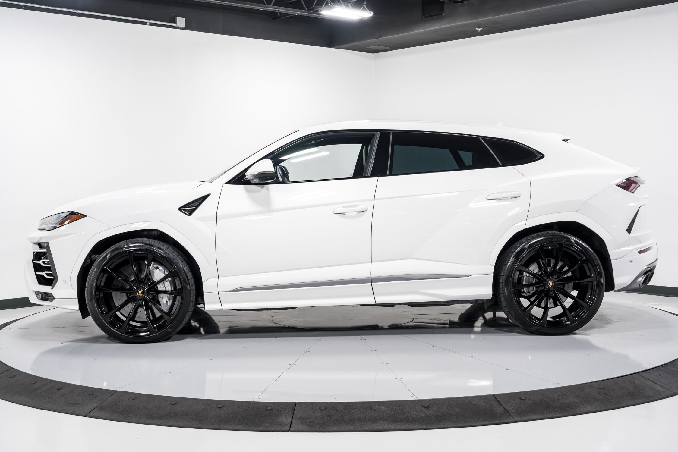 used 2022 Lamborghini Urus car, priced at $199,999