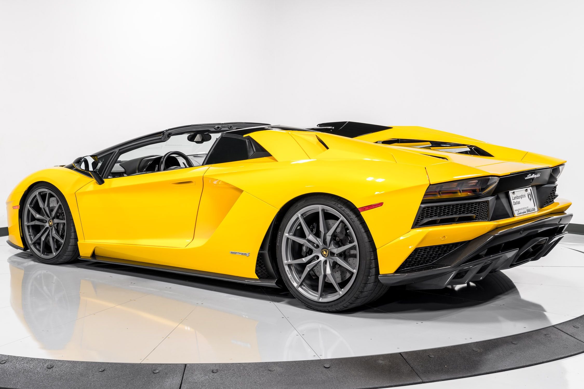 used 2018 Lamborghini Aventador S Roadster car, priced at $439,999