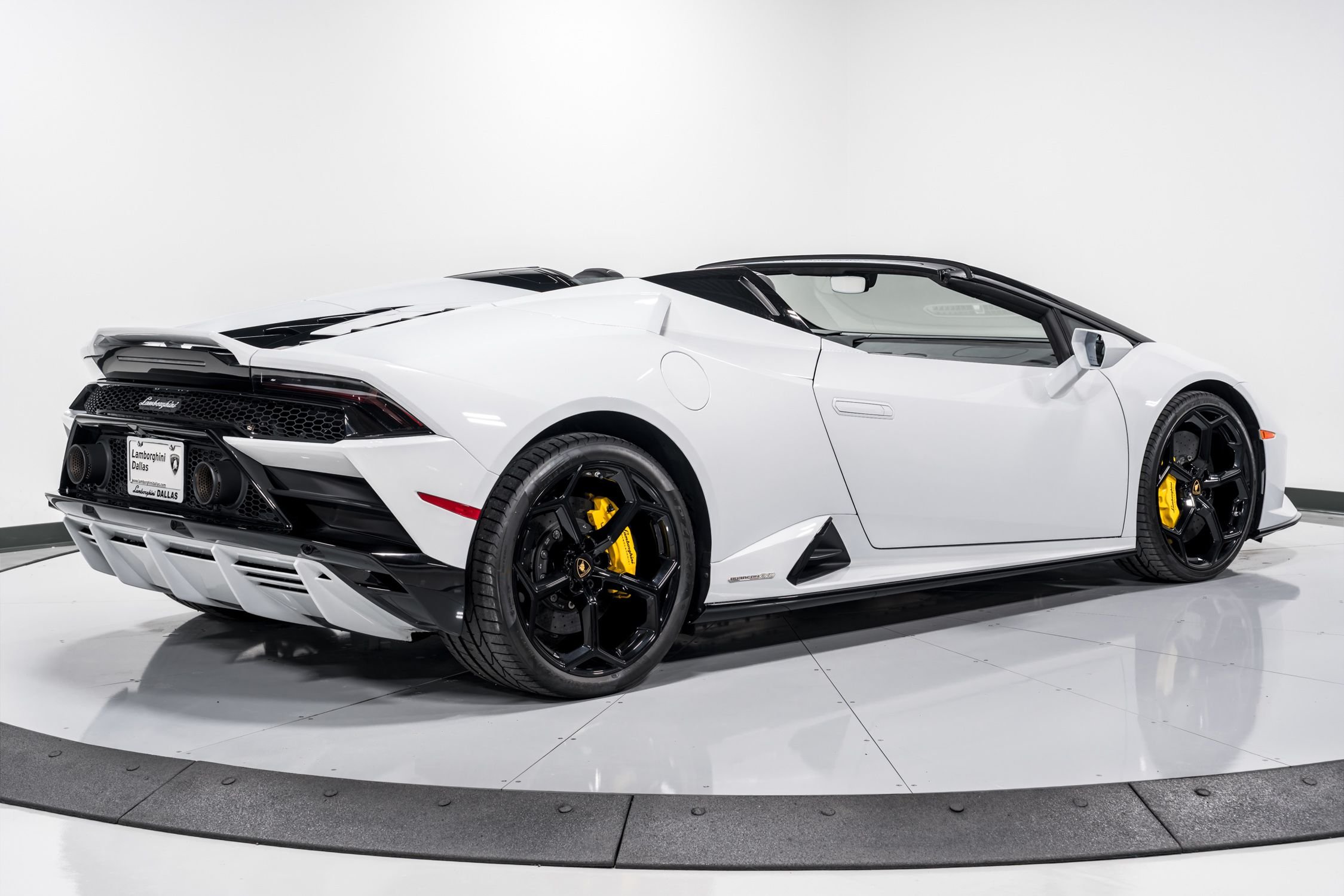 used 2020 Lamborghini Huracan Evo Spyder AWD car, priced at $289,999
