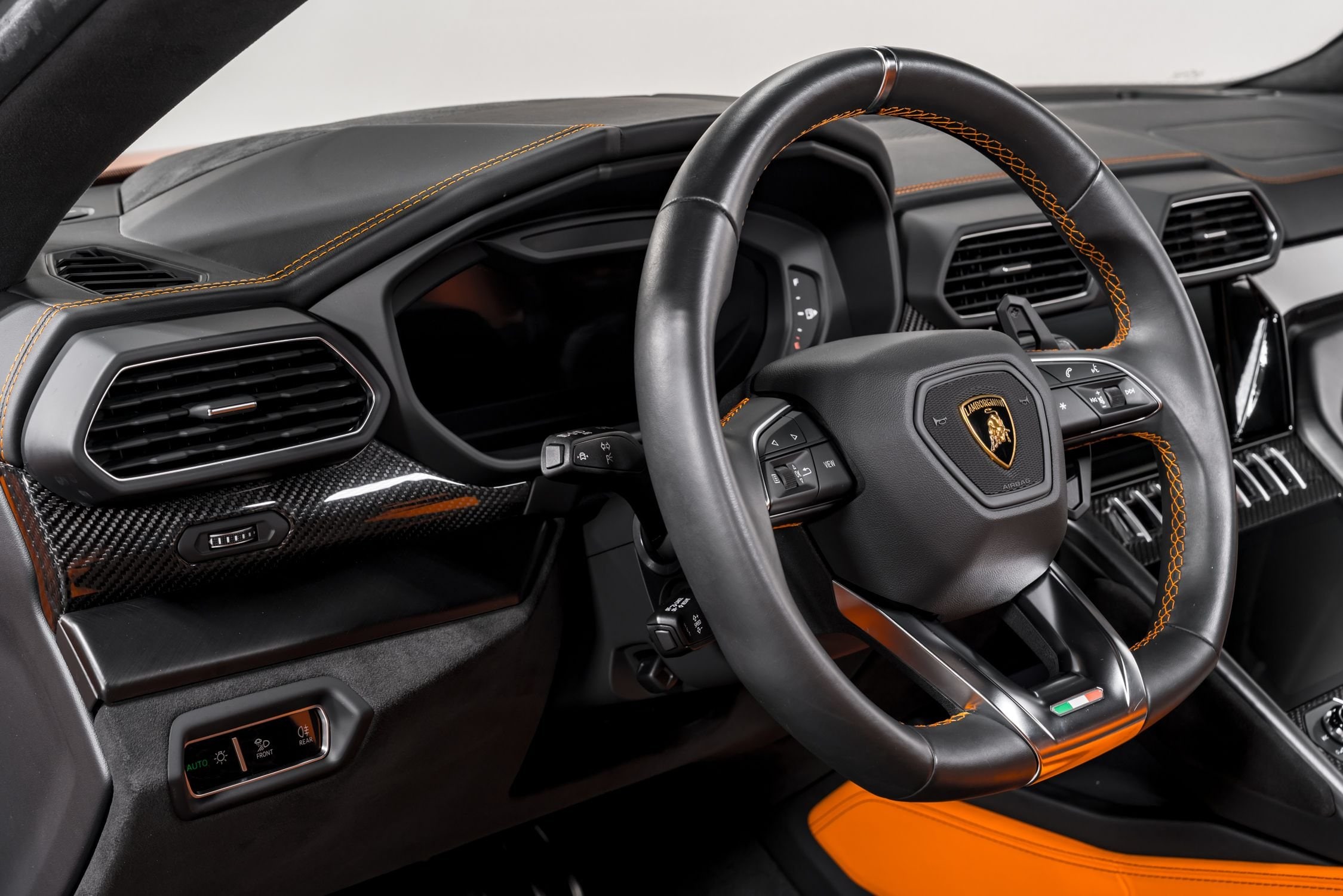 used 2022 Lamborghini Urus car, priced at $234,999