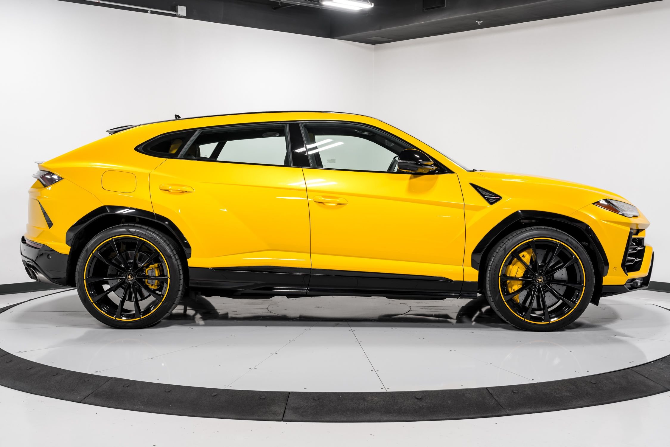 used 2021 Lamborghini Urus car, priced at $219,999