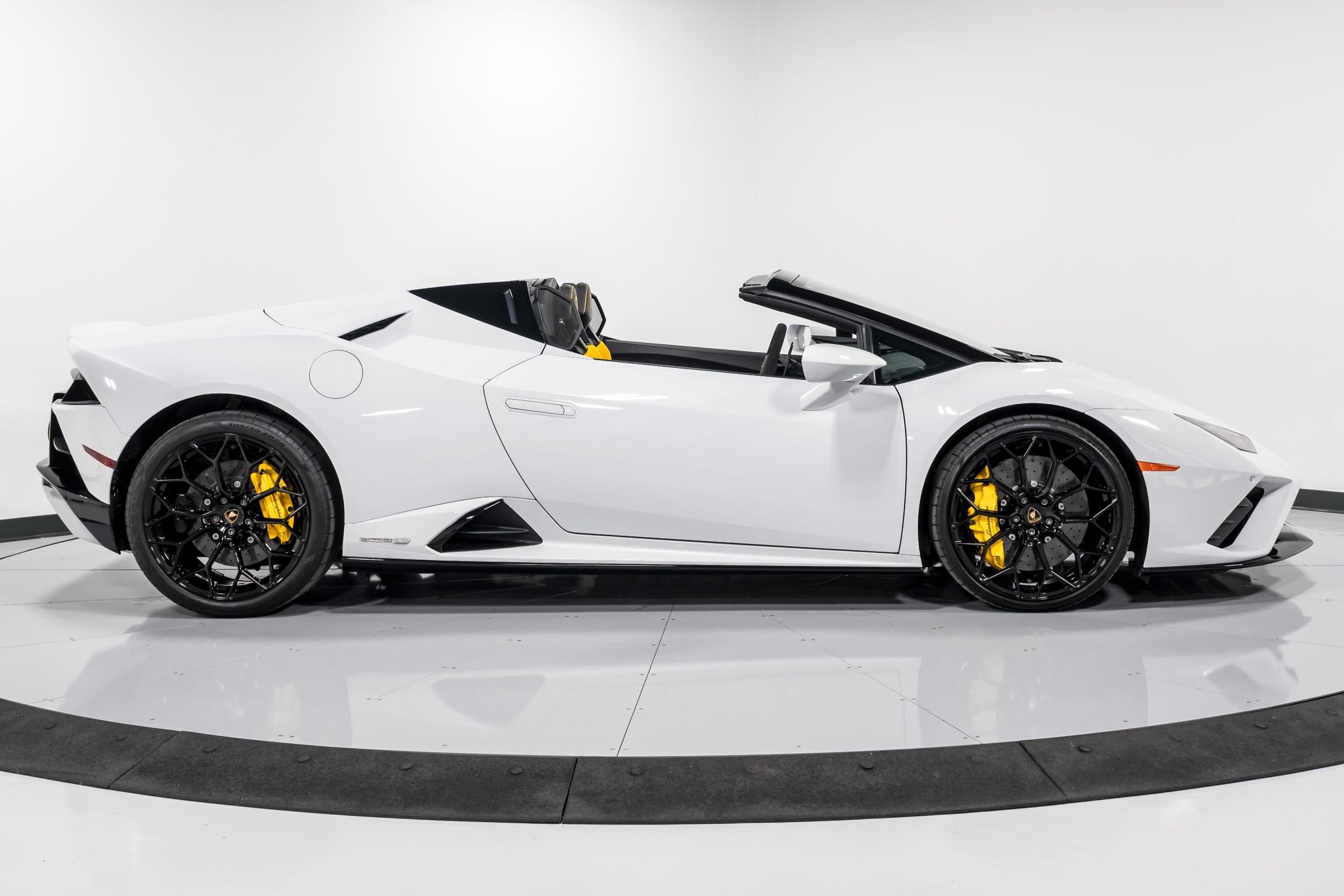 used 2023 Lamborghini Huracan EVO Spyder car, priced at $319,999