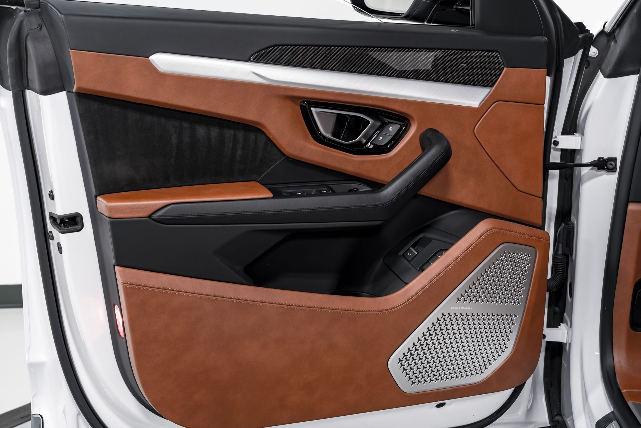 used 2022 Lamborghini Urus car, priced at $199,999