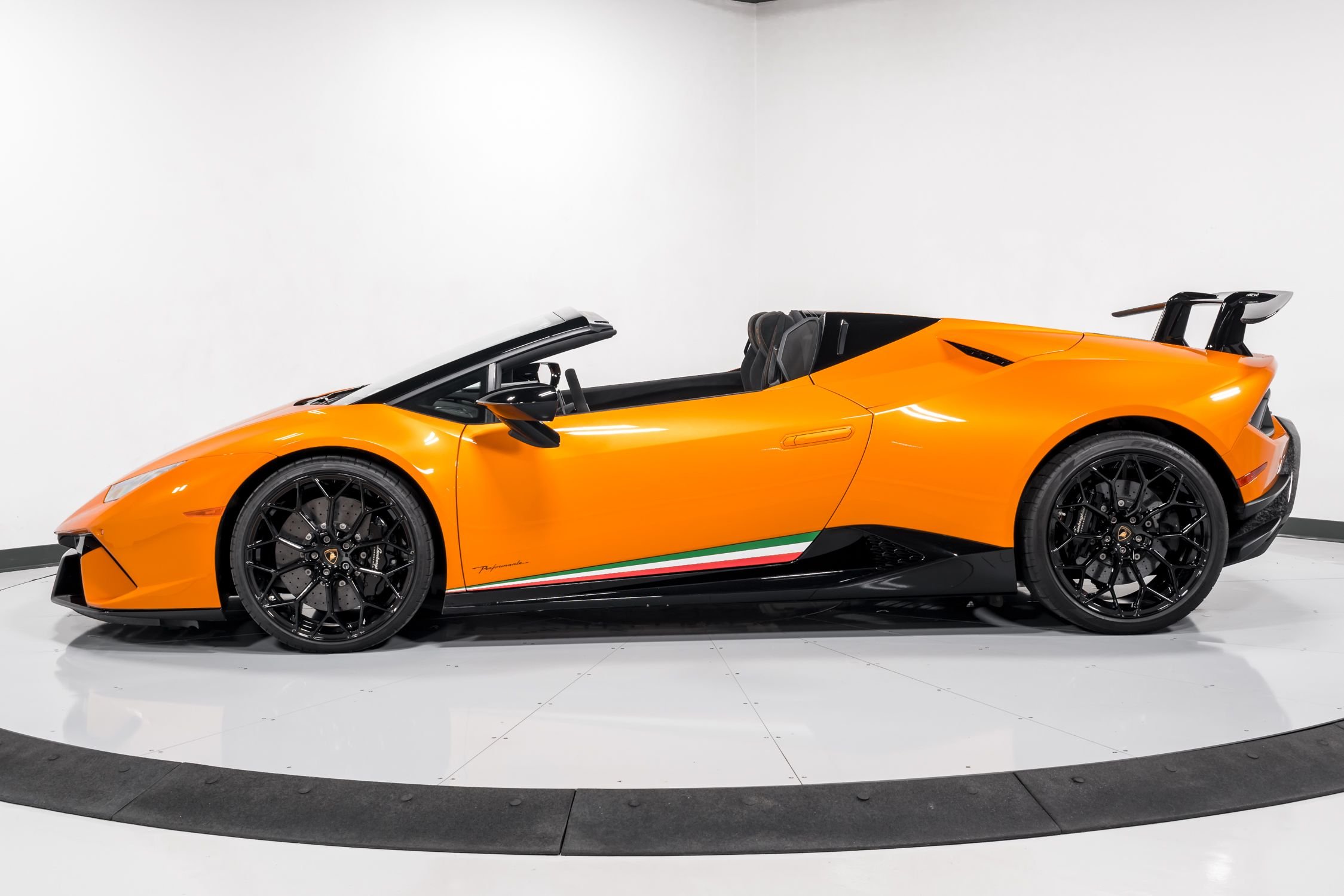 used 2019 Lamborghini Huracan Performante Spyder car, priced at $319,999