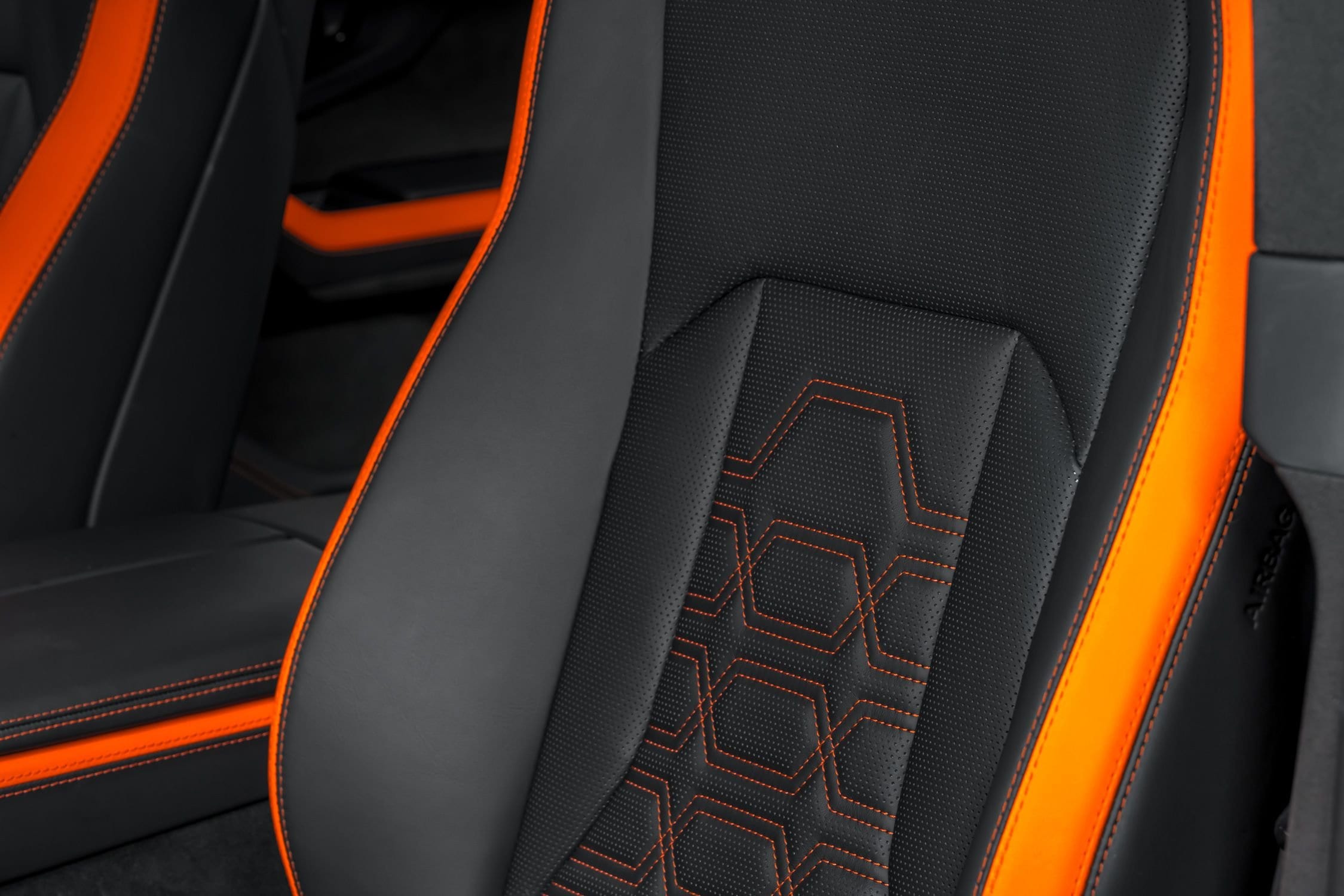 used 2025 Lamborghini Urus SE car, priced at $339,999