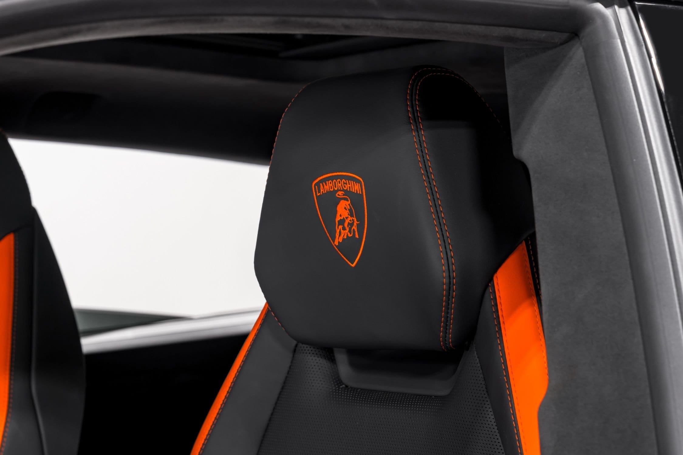 used 2025 Lamborghini Urus SE car, priced at $339,999