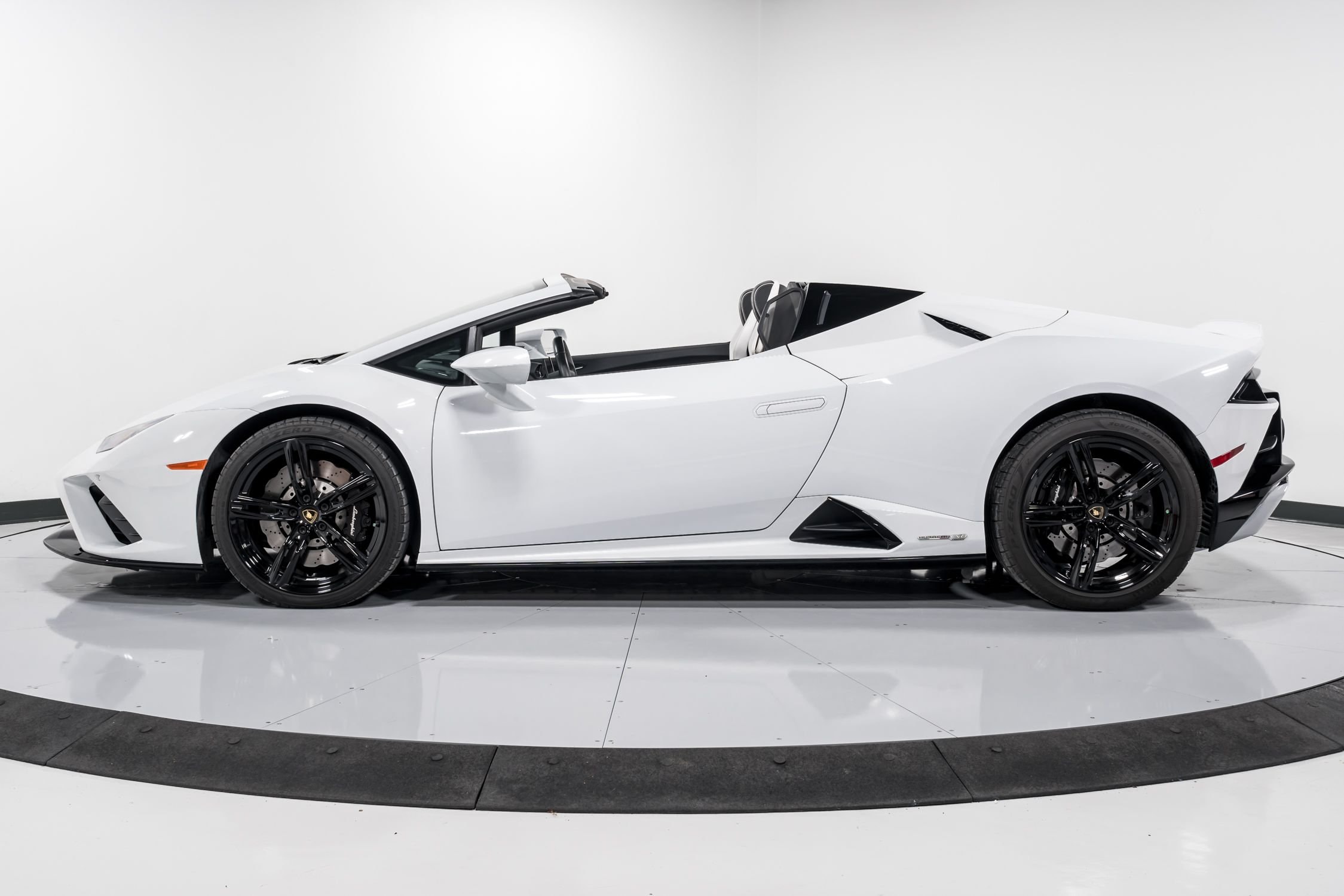 used 2021 Lamborghini Huracan EVO Spyder car, priced at $279,999