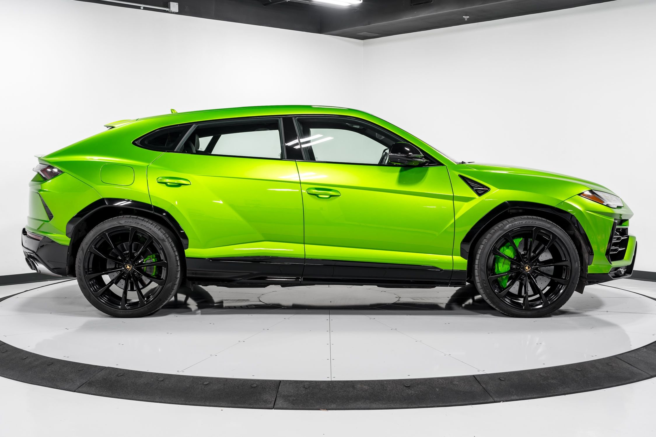 used 2022 Lamborghini Urus car, priced at $229,999