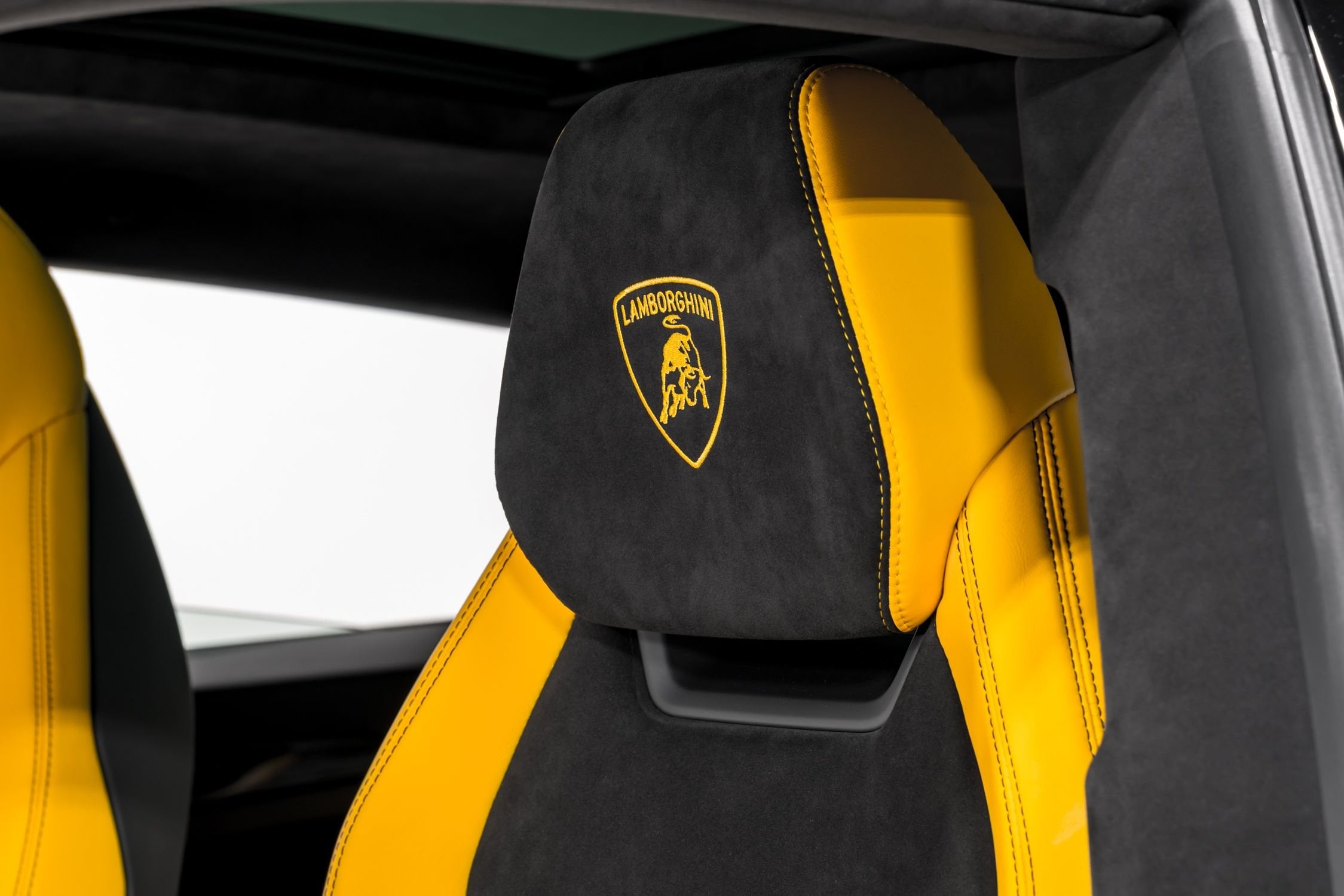 used 2021 Lamborghini Urus car, priced at $219,999
