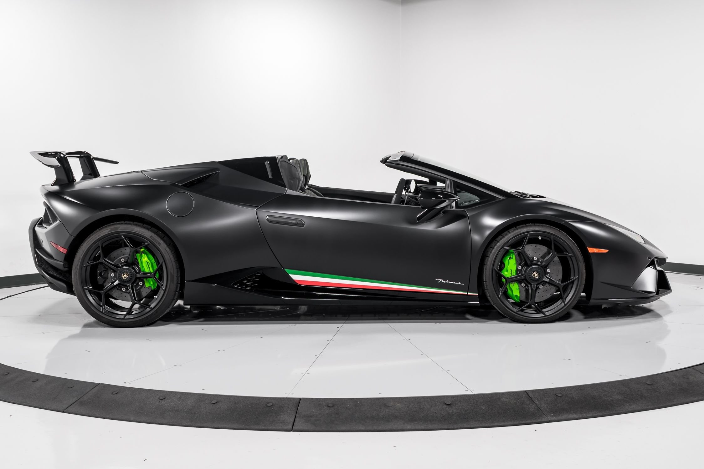 used 2019 Lamborghini Huracan Performante Spyder car, priced at $339,999
