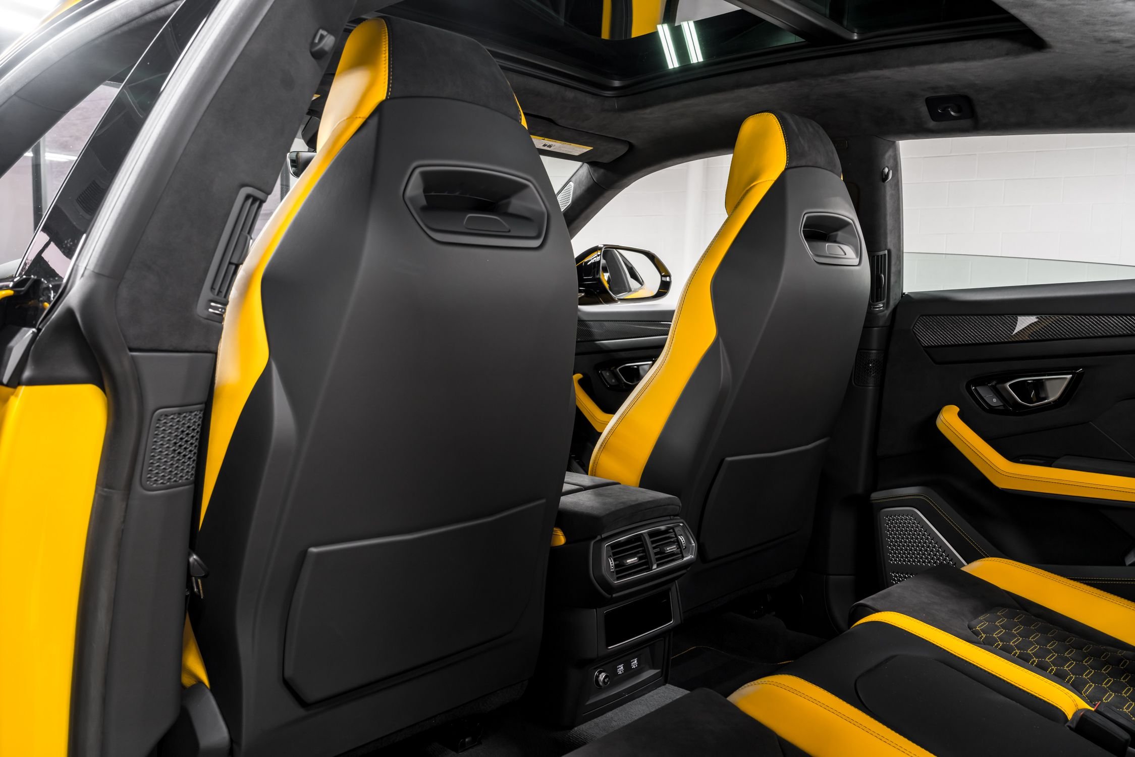 used 2021 Lamborghini Urus car, priced at $219,999