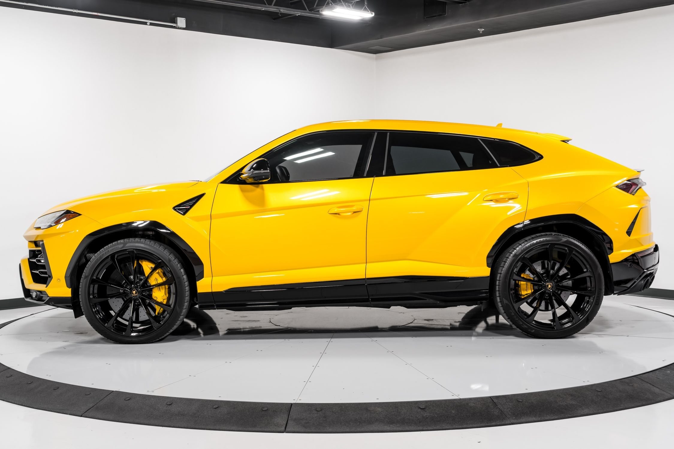 used 2022 Lamborghini Urus car, priced at $239,999