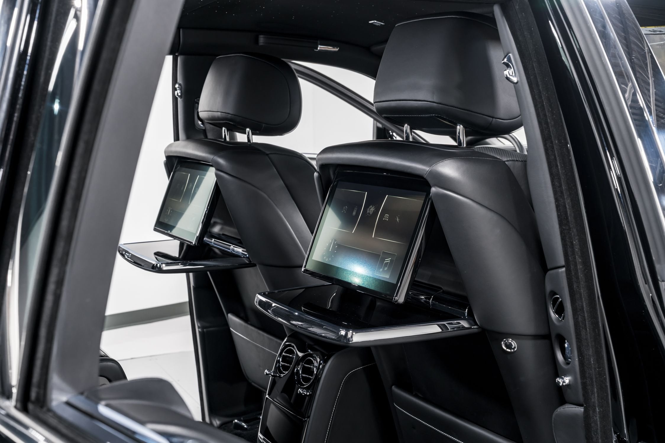 used 2018 Rolls-Royce Phantom car, priced at $319,999
