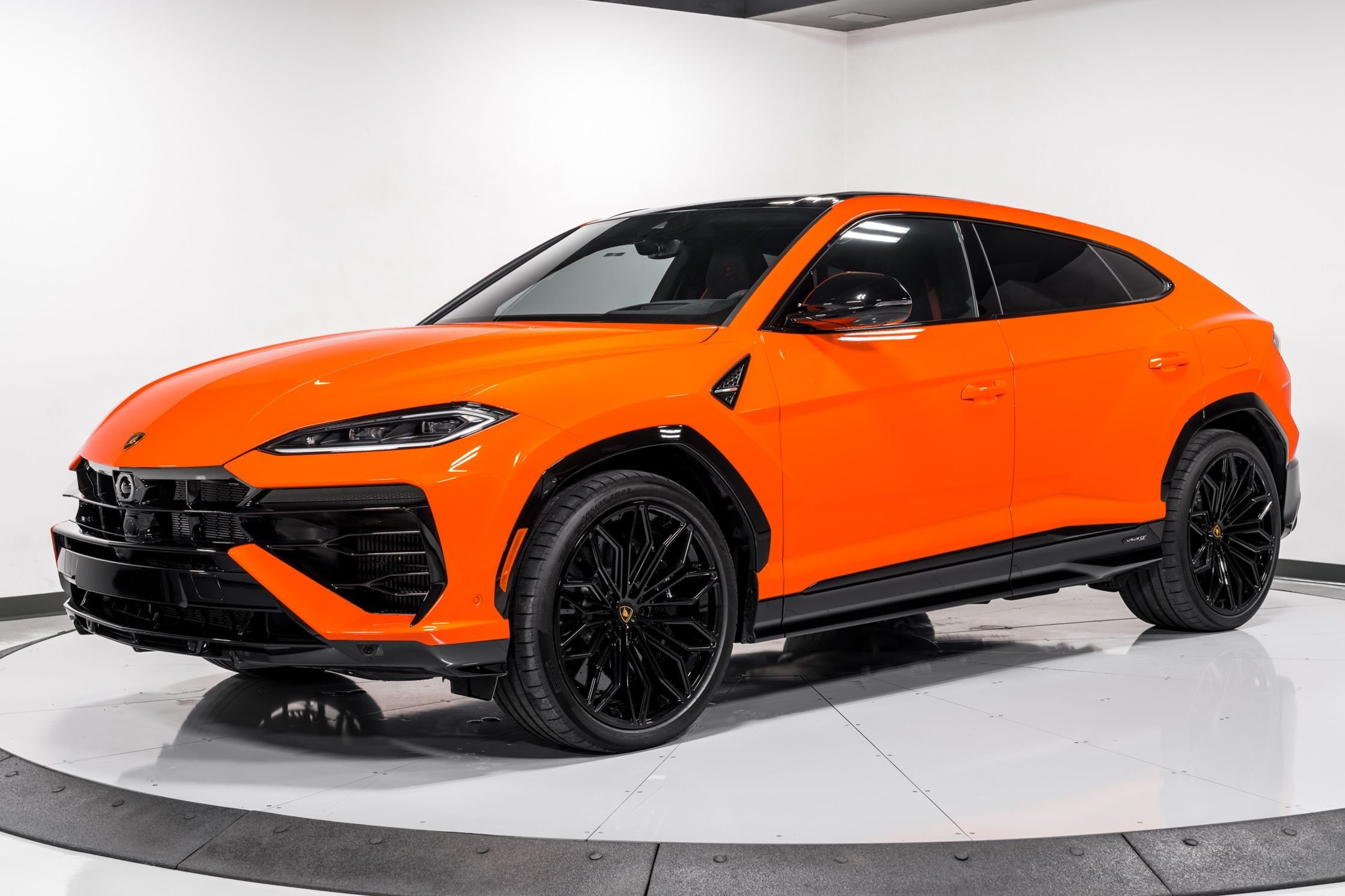 used 2025 Lamborghini Urus SE car, priced at $339,999