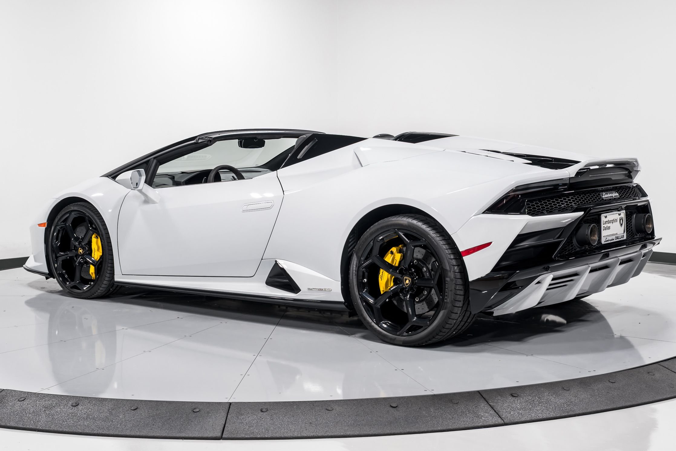 used 2020 Lamborghini Huracan Evo Spyder AWD car, priced at $289,999