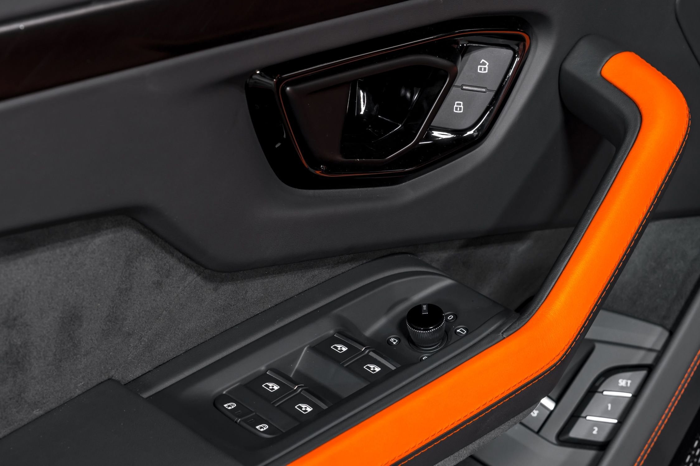 used 2025 Lamborghini Urus SE car, priced at $339,999