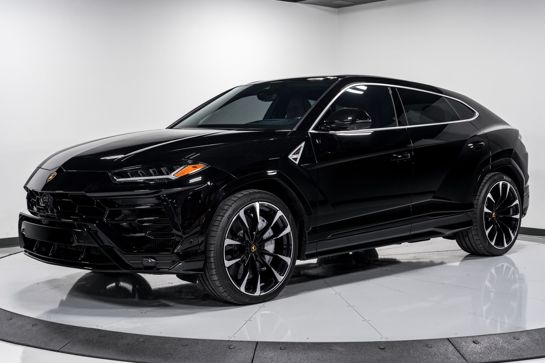 used 2022 Lamborghini Urus car, priced at $229,999