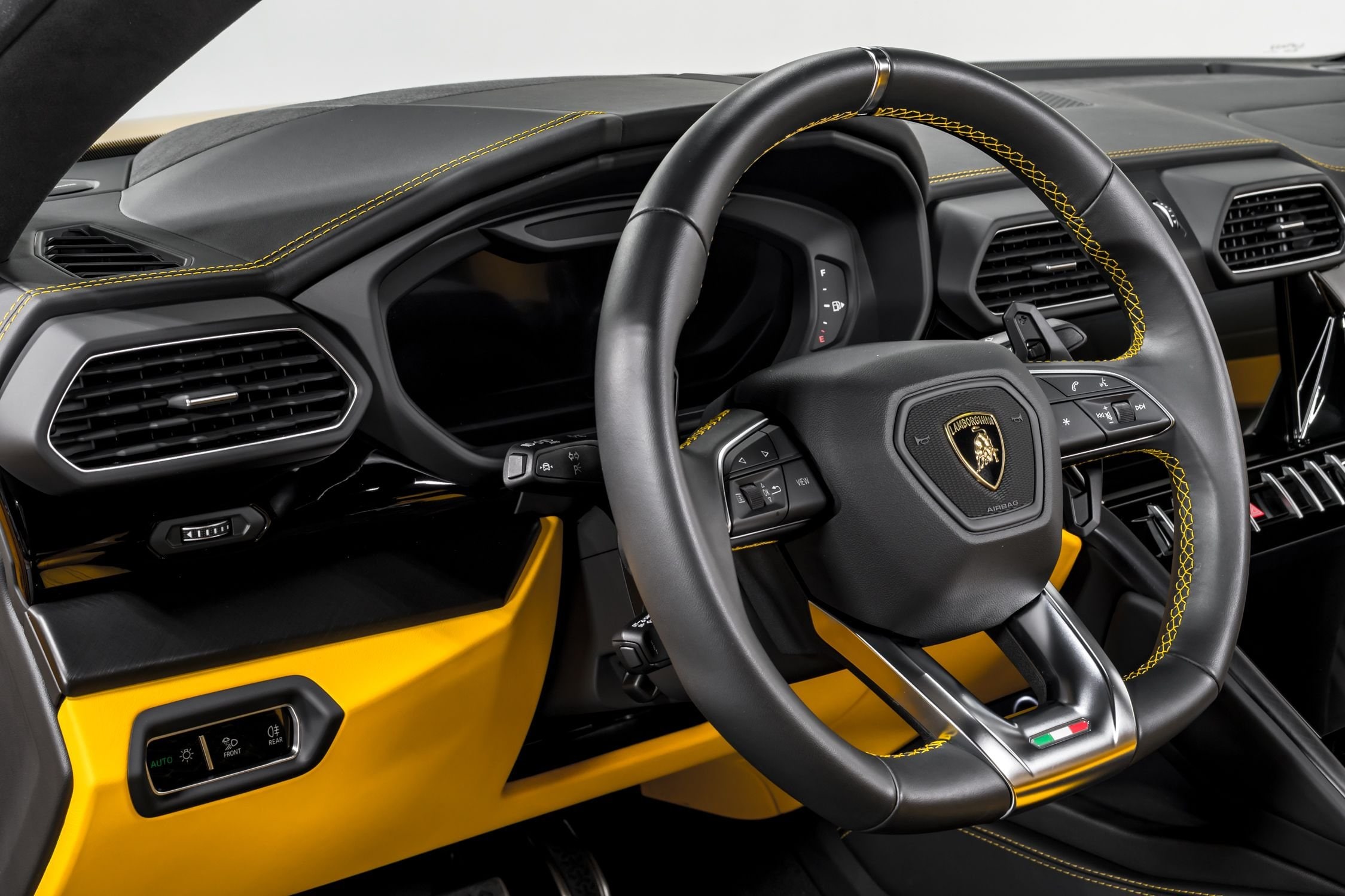used 2022 Lamborghini Urus car, priced at $239,999