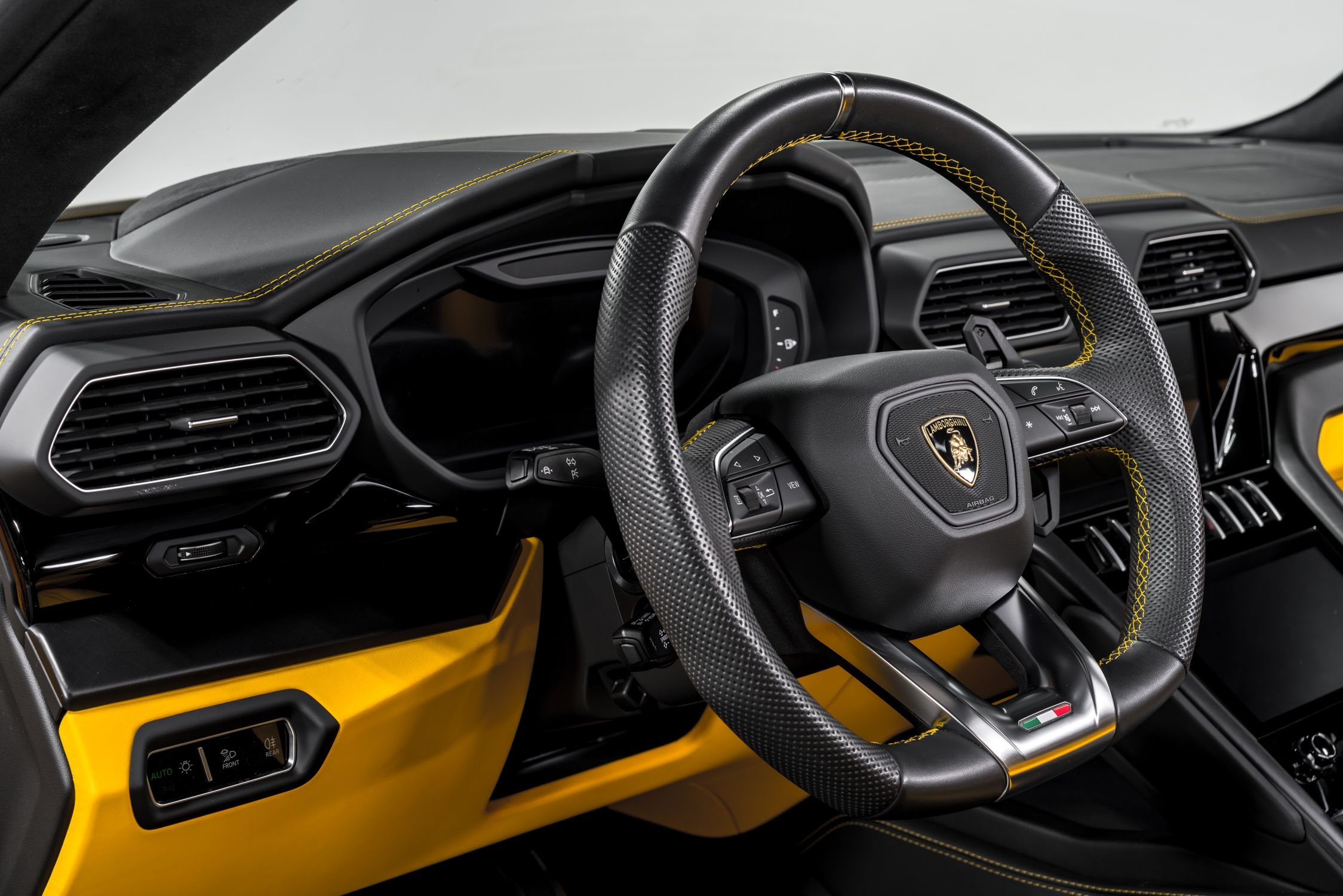 used 2022 Lamborghini Urus car, priced at $224,999