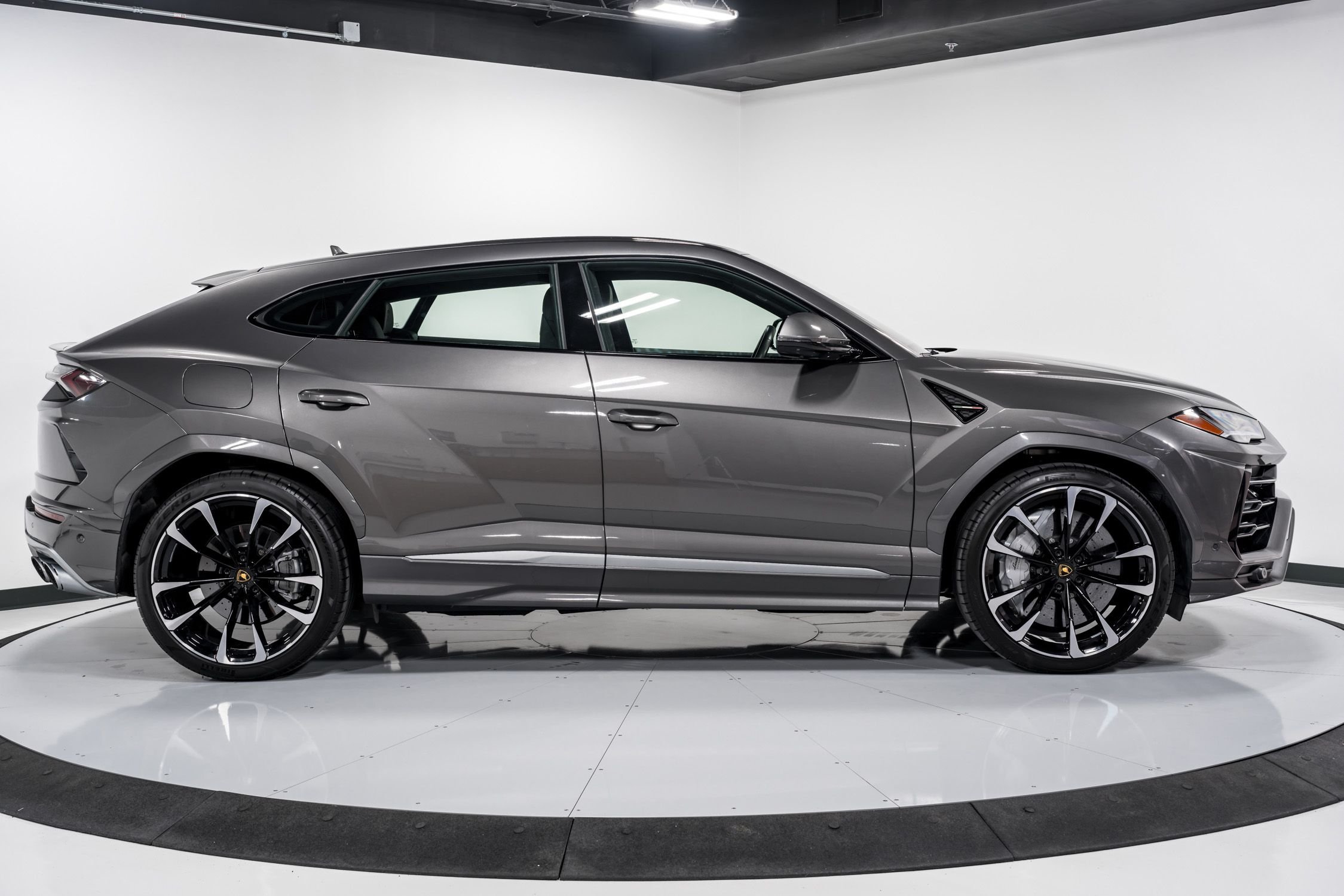 used 2021 Lamborghini Urus car, priced at $209,999