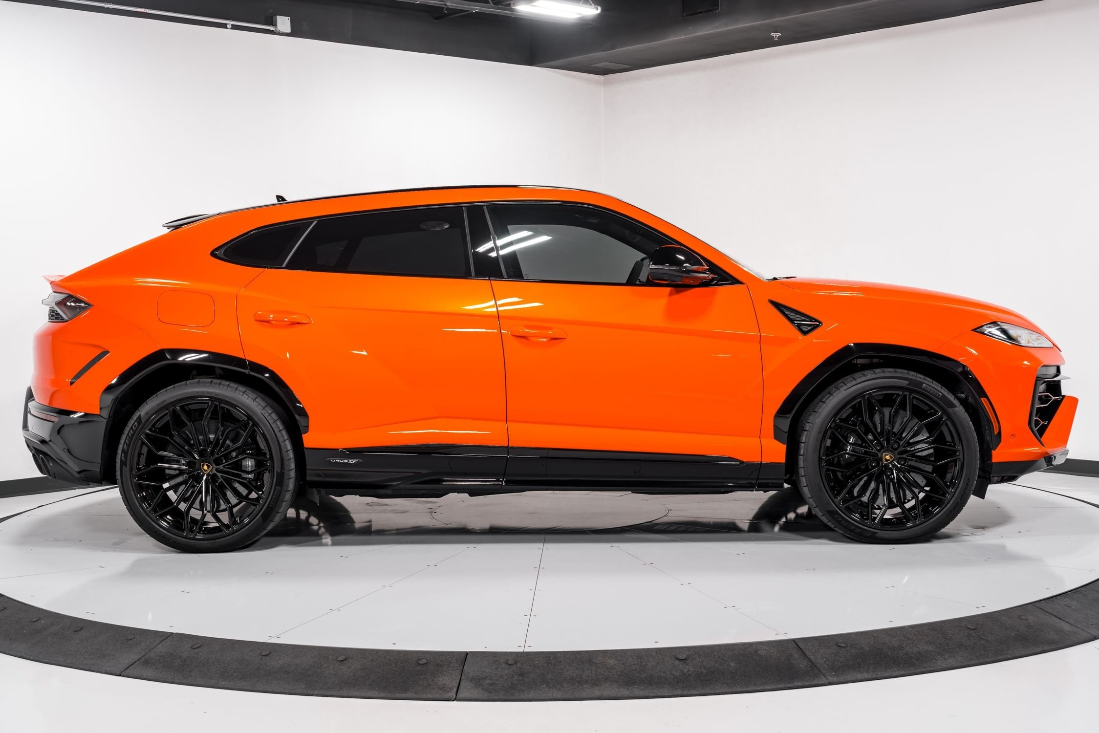 used 2025 Lamborghini Urus SE car, priced at $339,999