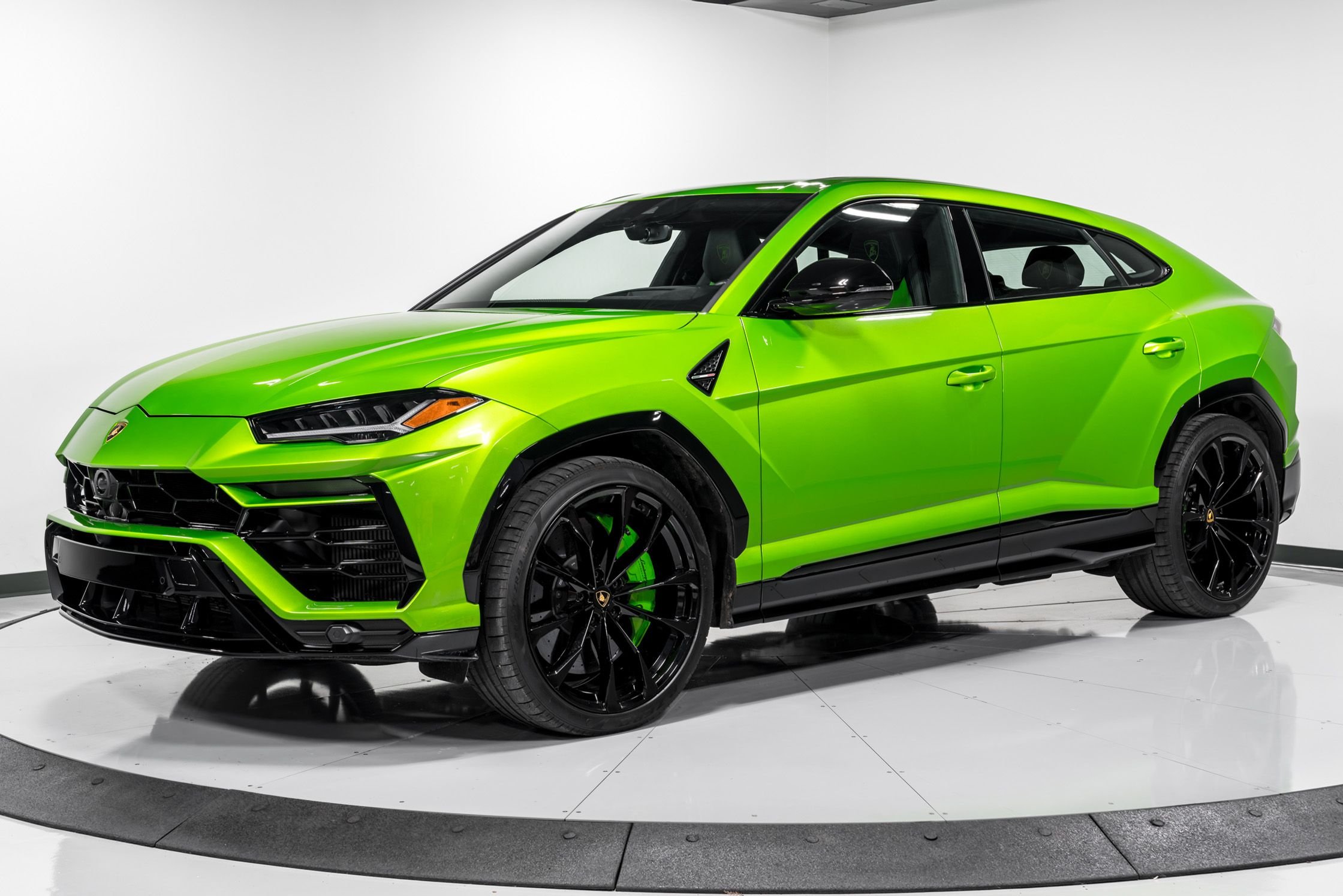 used 2022 Lamborghini Urus car, priced at $229,999