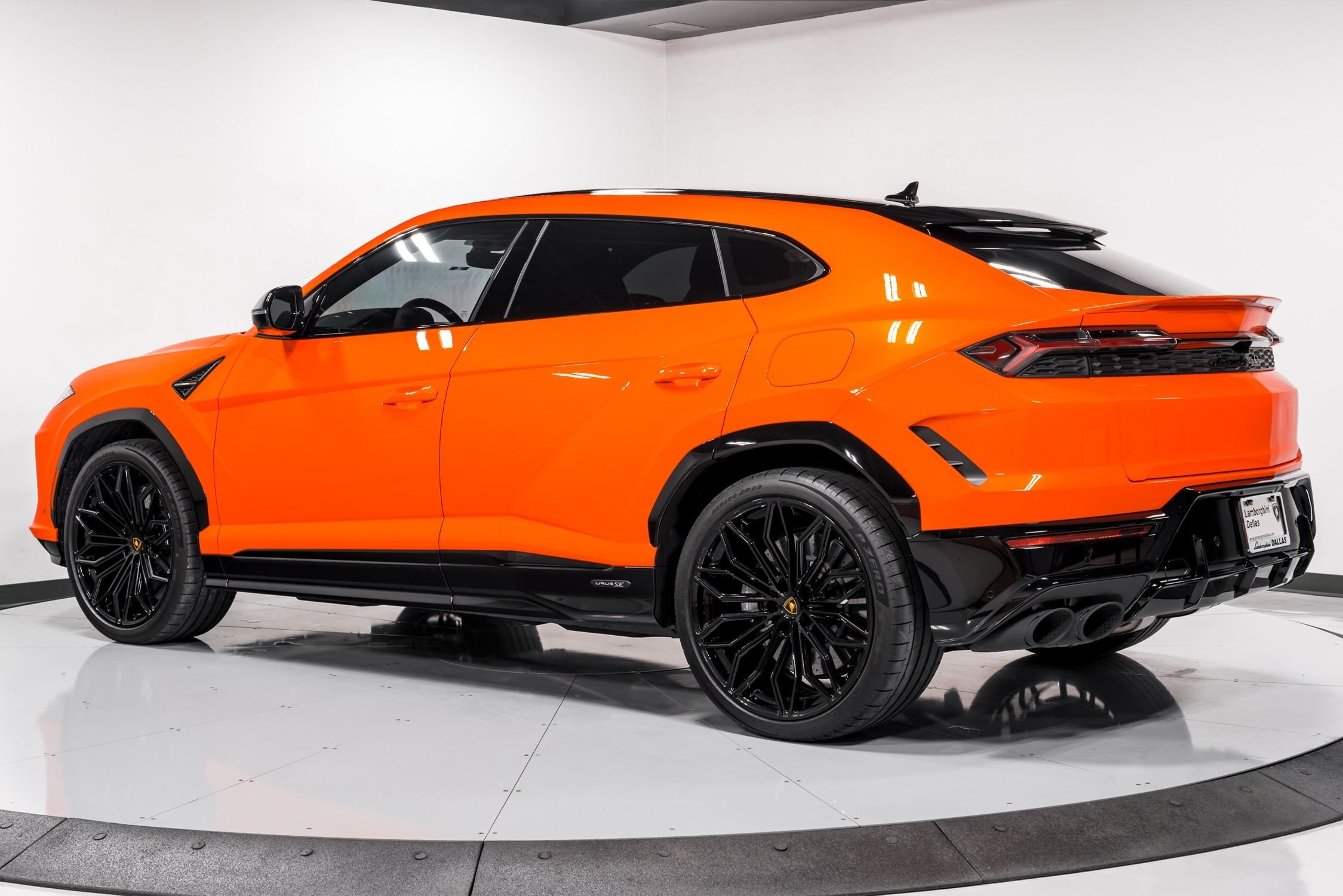 used 2025 Lamborghini Urus SE car, priced at $339,999