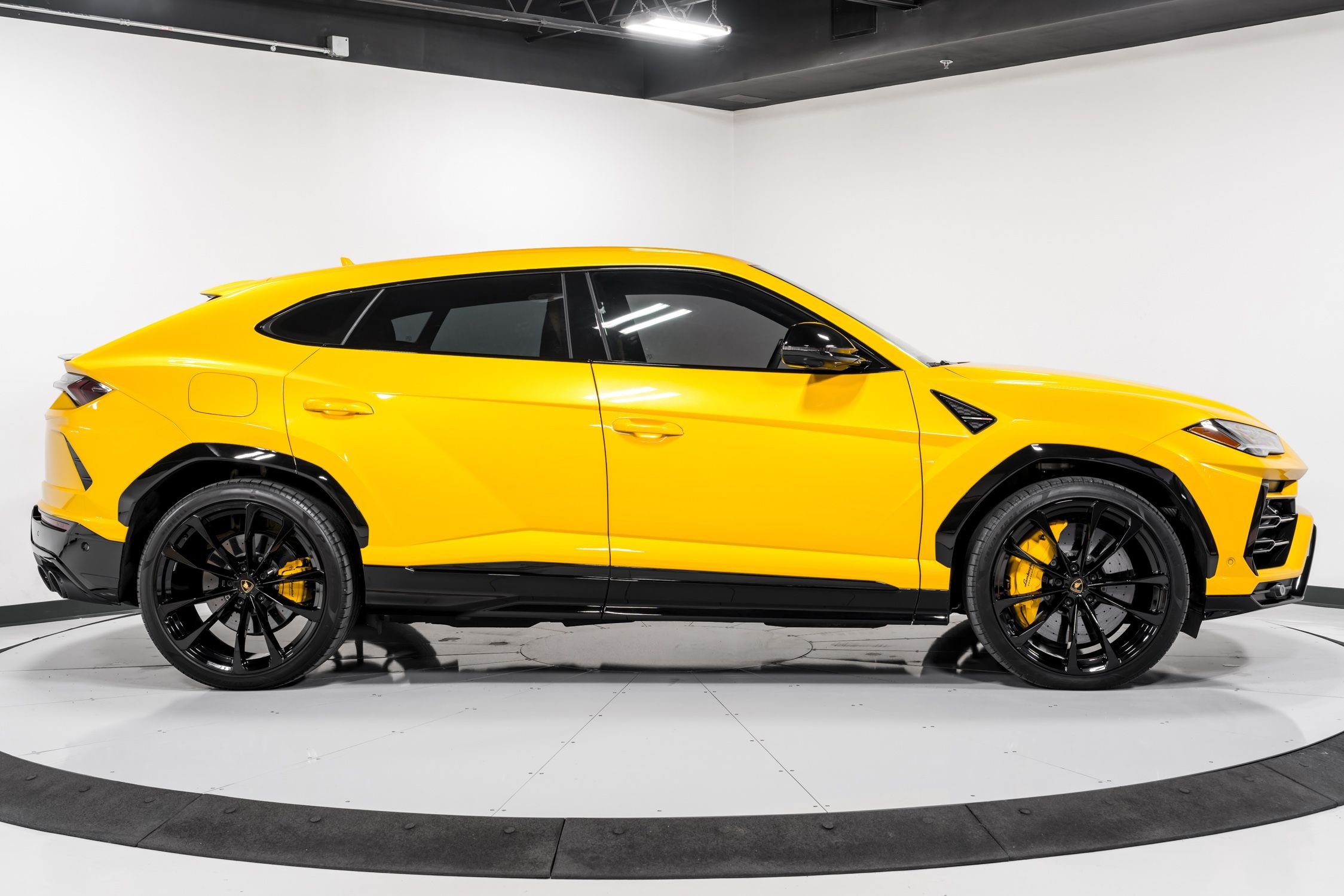 used 2022 Lamborghini Urus car, priced at $239,999