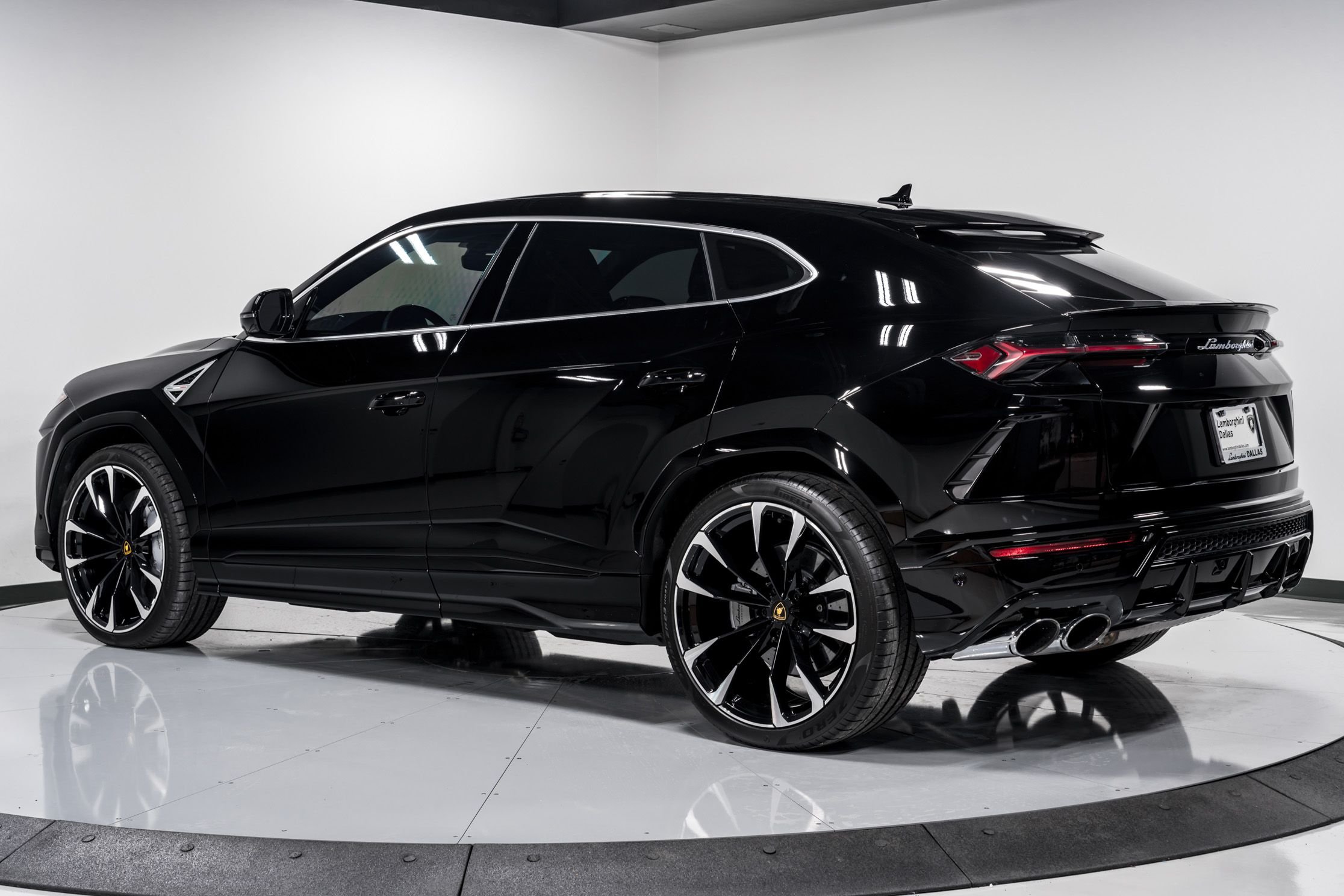 used 2022 Lamborghini Urus car, priced at $229,999