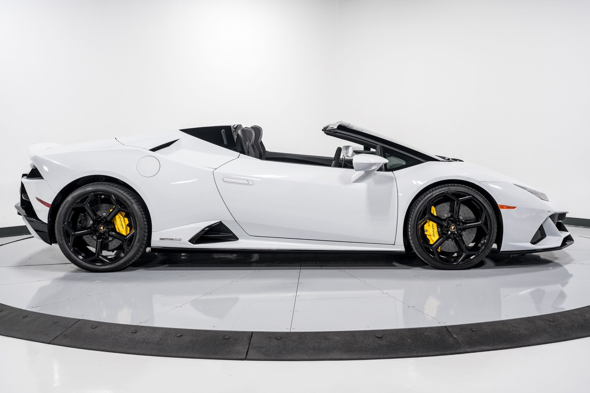used 2020 Lamborghini Huracan Evo Spyder AWD car, priced at $289,999