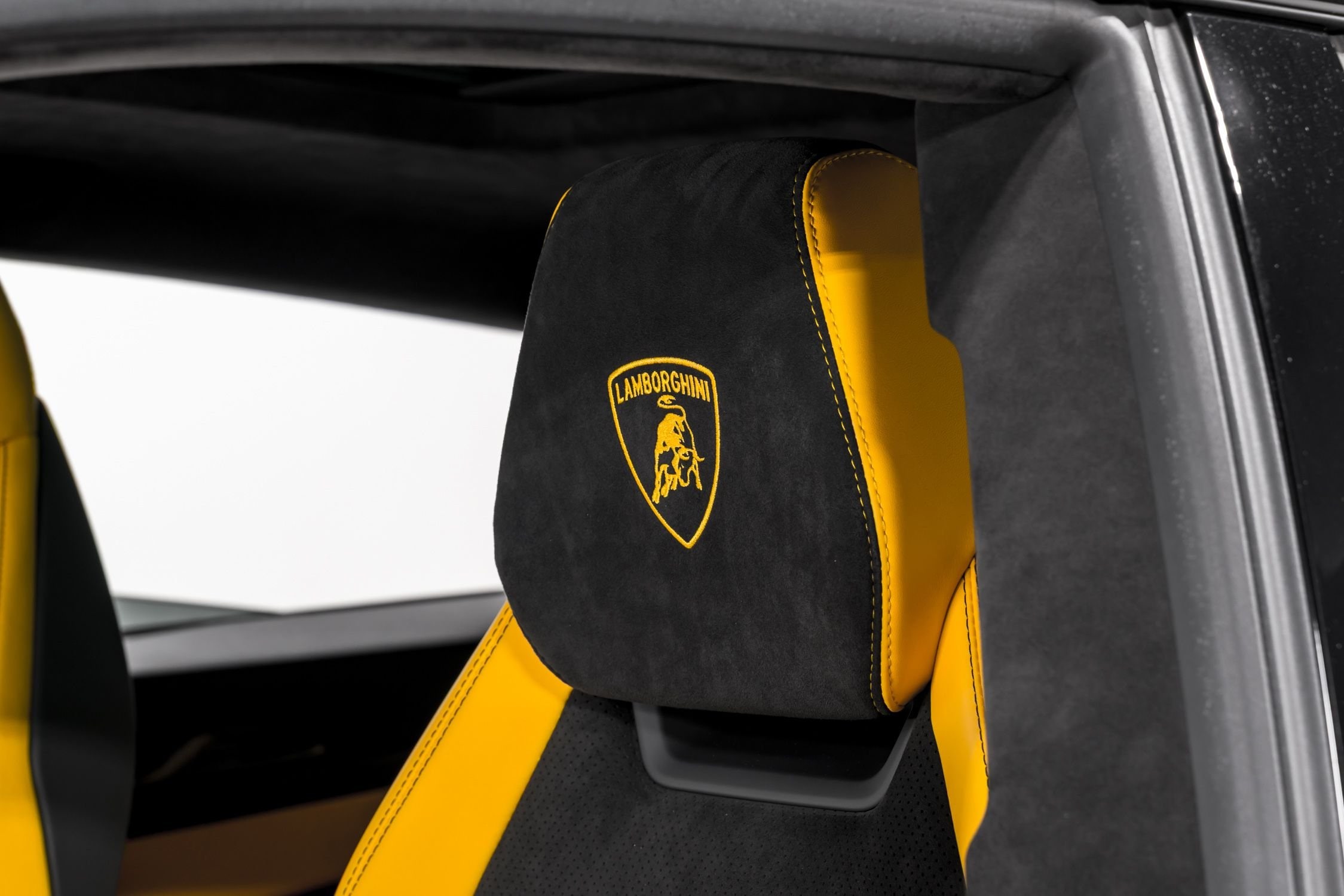 used 2022 Lamborghini Urus car, priced at $239,999
