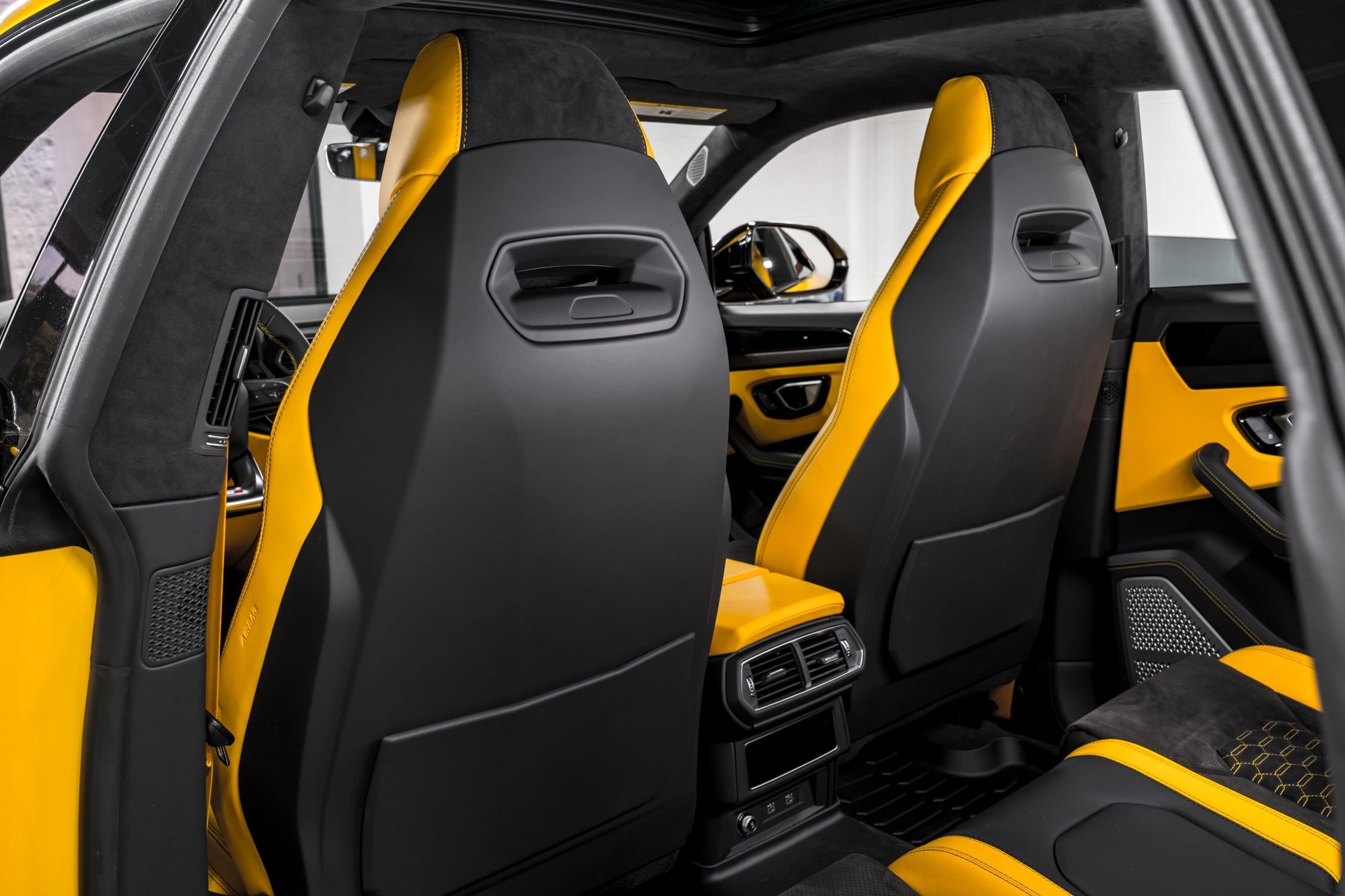 used 2022 Lamborghini Urus car, priced at $252,999