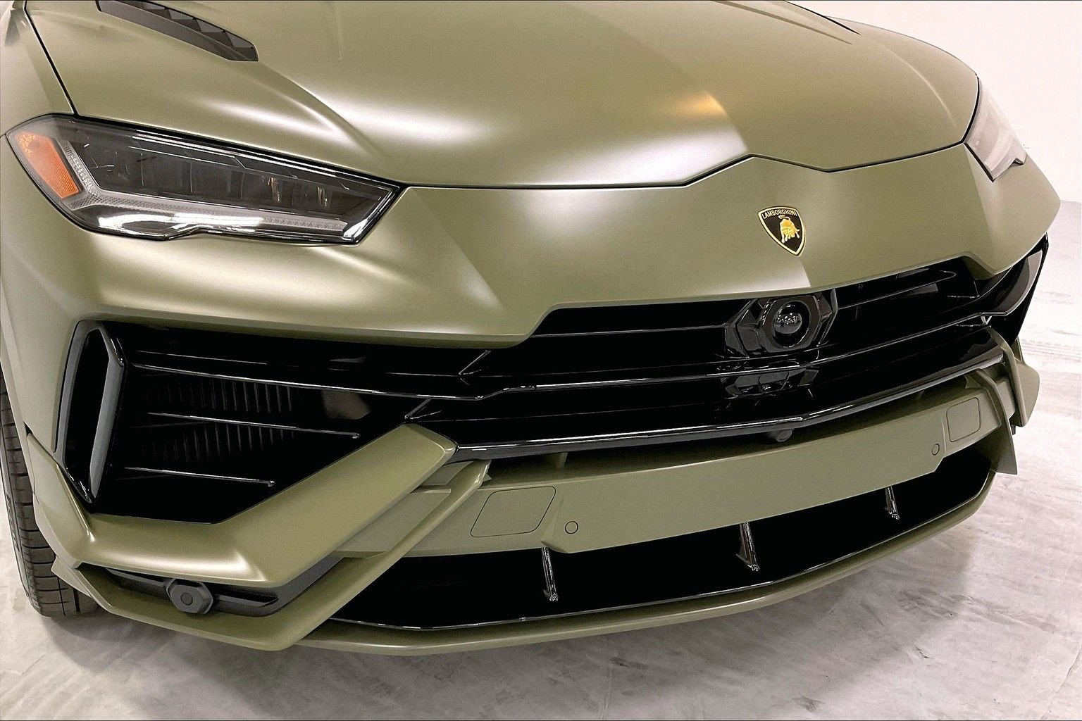 used 2024 Lamborghini Urus S car, priced at $289,991