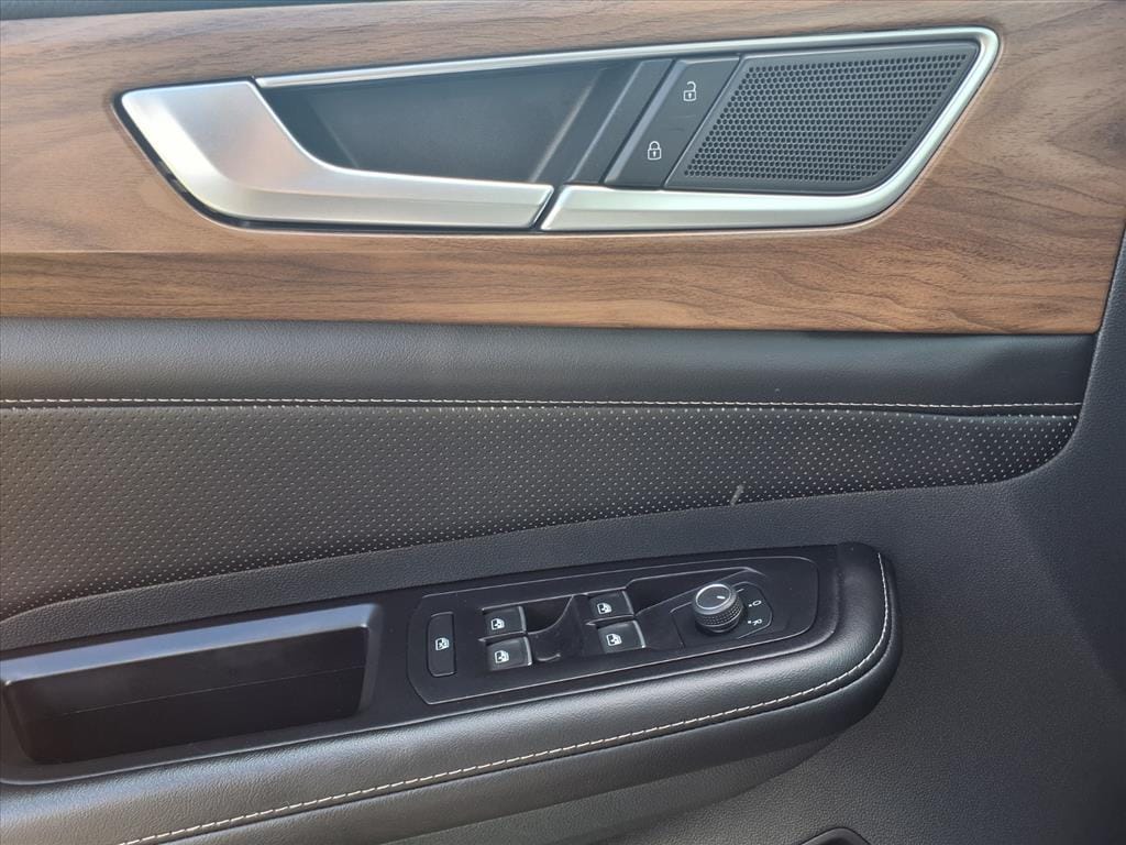 used 2024 Volkswagen Atlas car, priced at $31,999