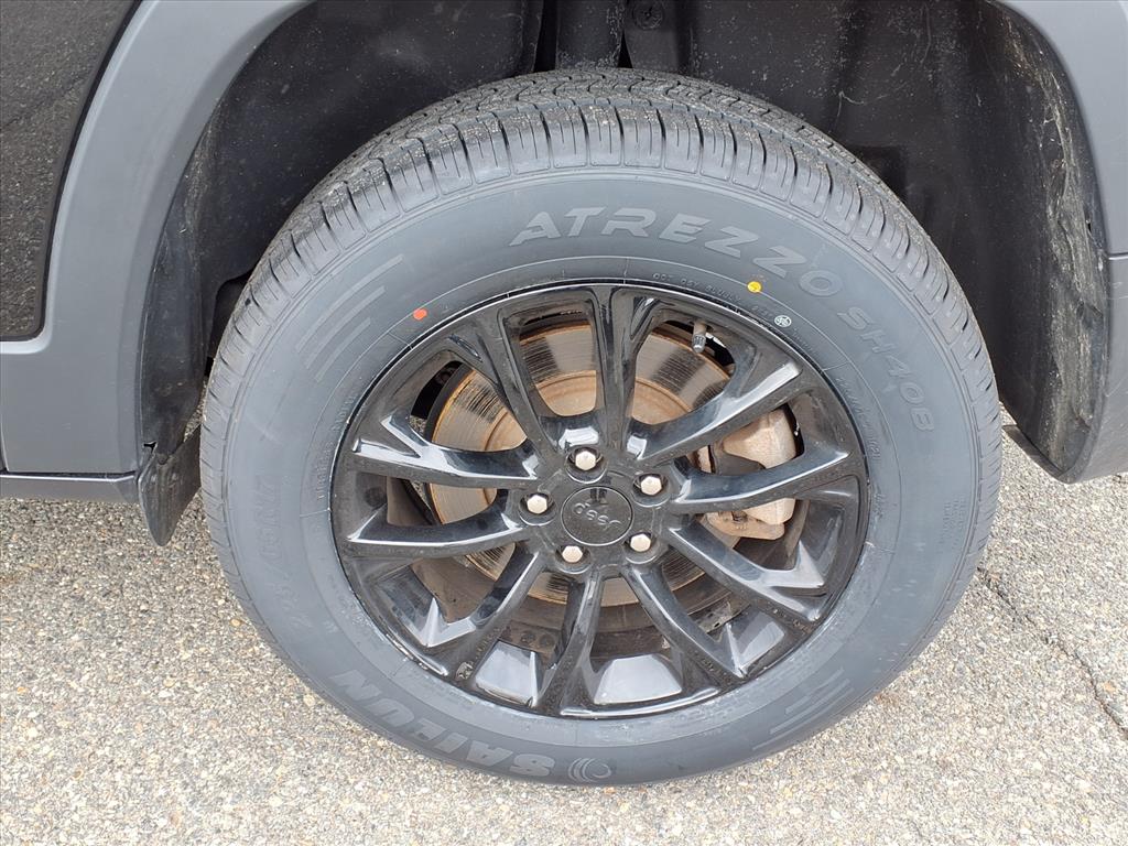 used 2023 Jeep Cherokee car, priced at $25,995