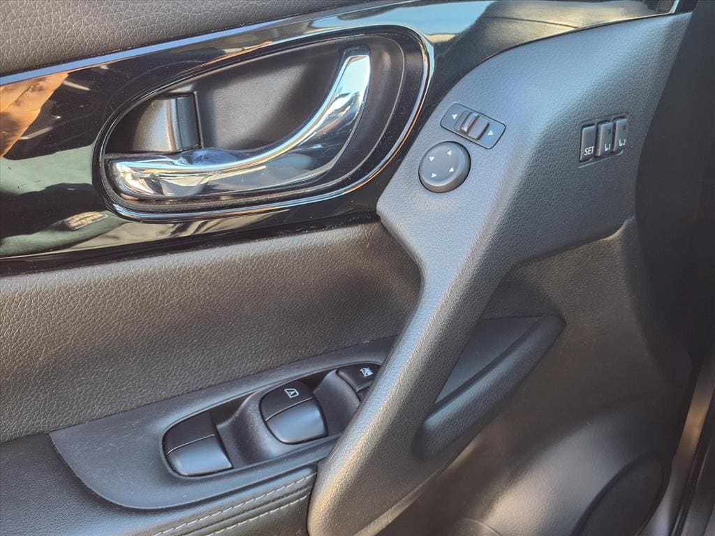 used 2022 Nissan Rogue Sport car, priced at $24,999