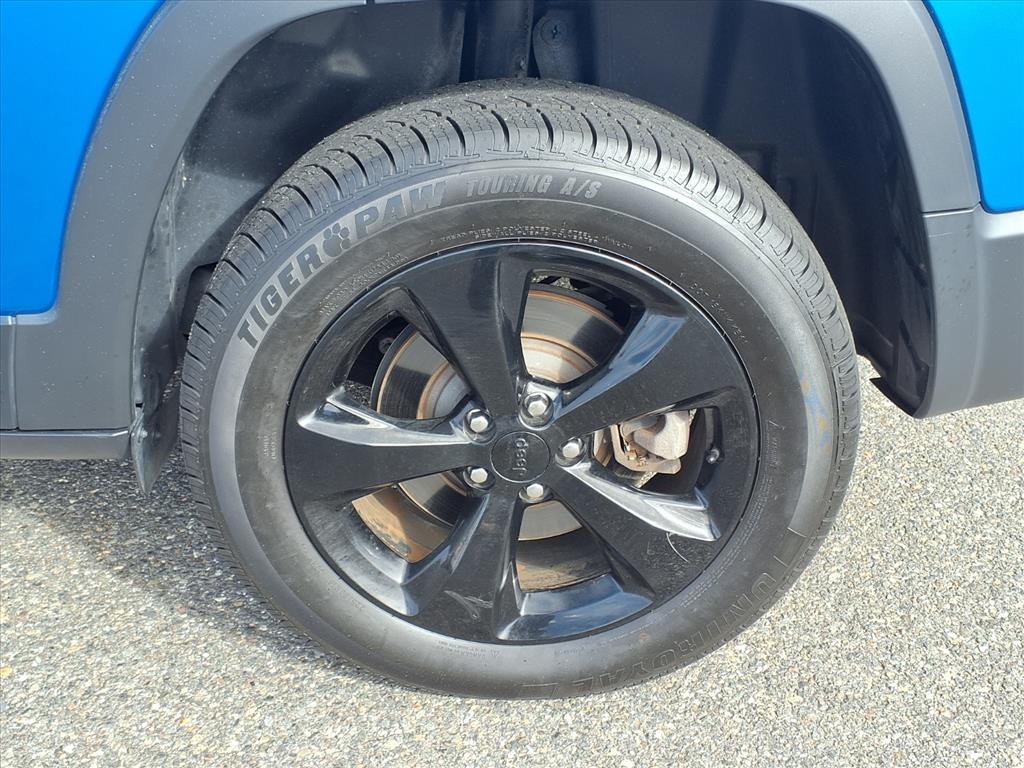 used 2020 Jeep Cherokee car, priced at $23,995