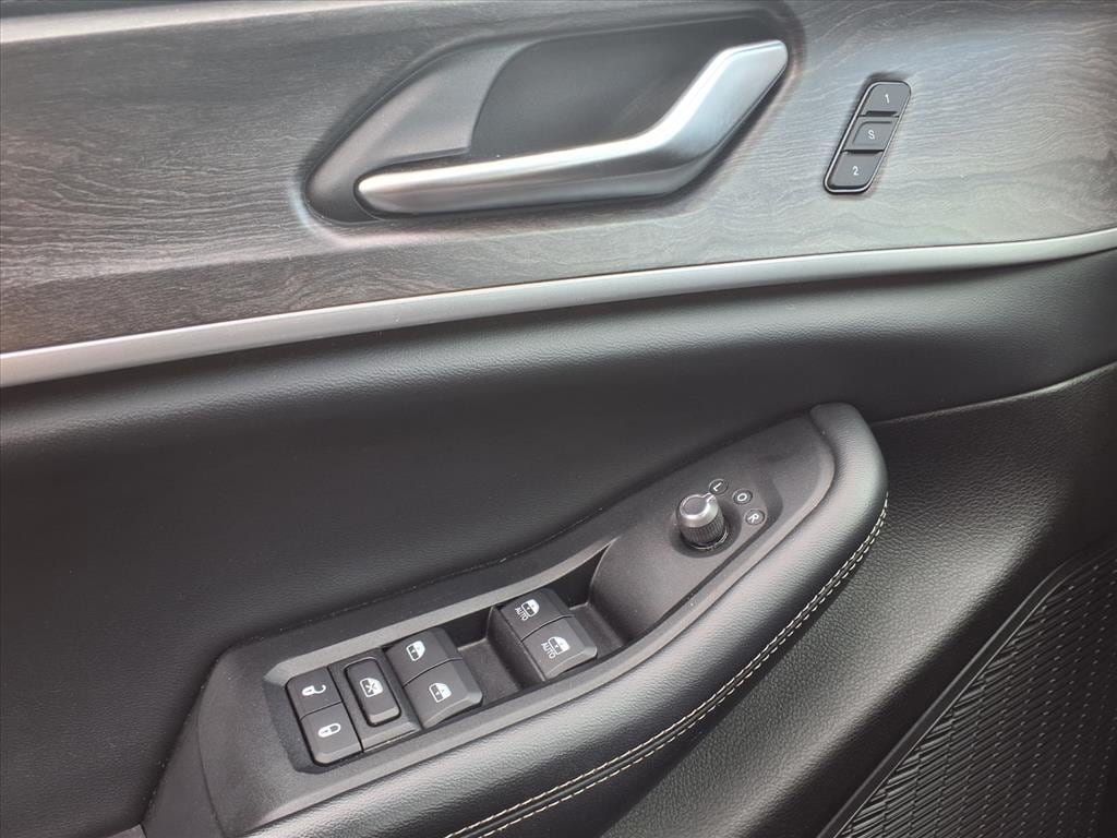 used 2023 Jeep Grand Cherokee car, priced at $32,995