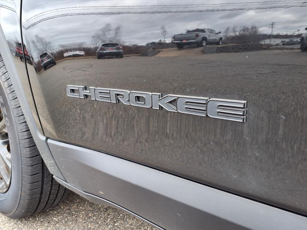 used 2023 Jeep Cherokee car, priced at $25,995