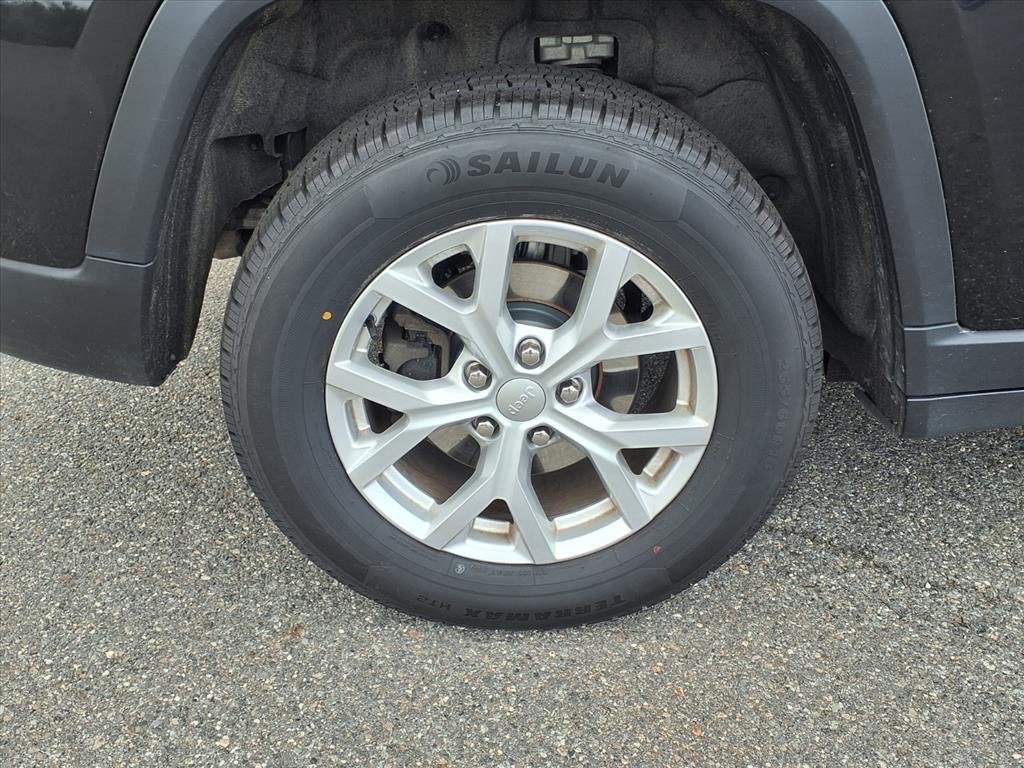 used 2023 Jeep Grand Cherokee car, priced at $32,995