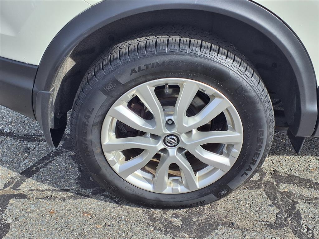 used 2022 Nissan Rogue Sport car, priced at $22,999