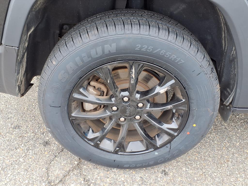 used 2023 Jeep Cherokee car, priced at $25,995