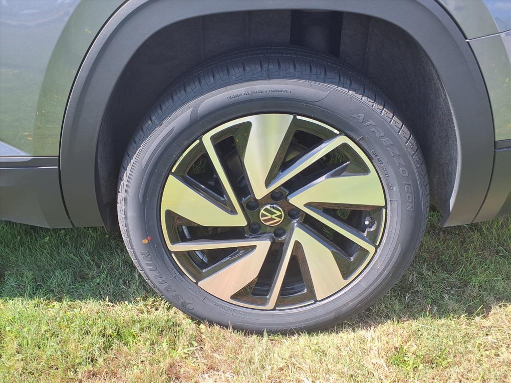 used 2024 Volkswagen Atlas car, priced at $31,999