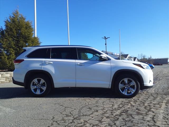 used 2019 Toyota Highlander car, priced at $28,999