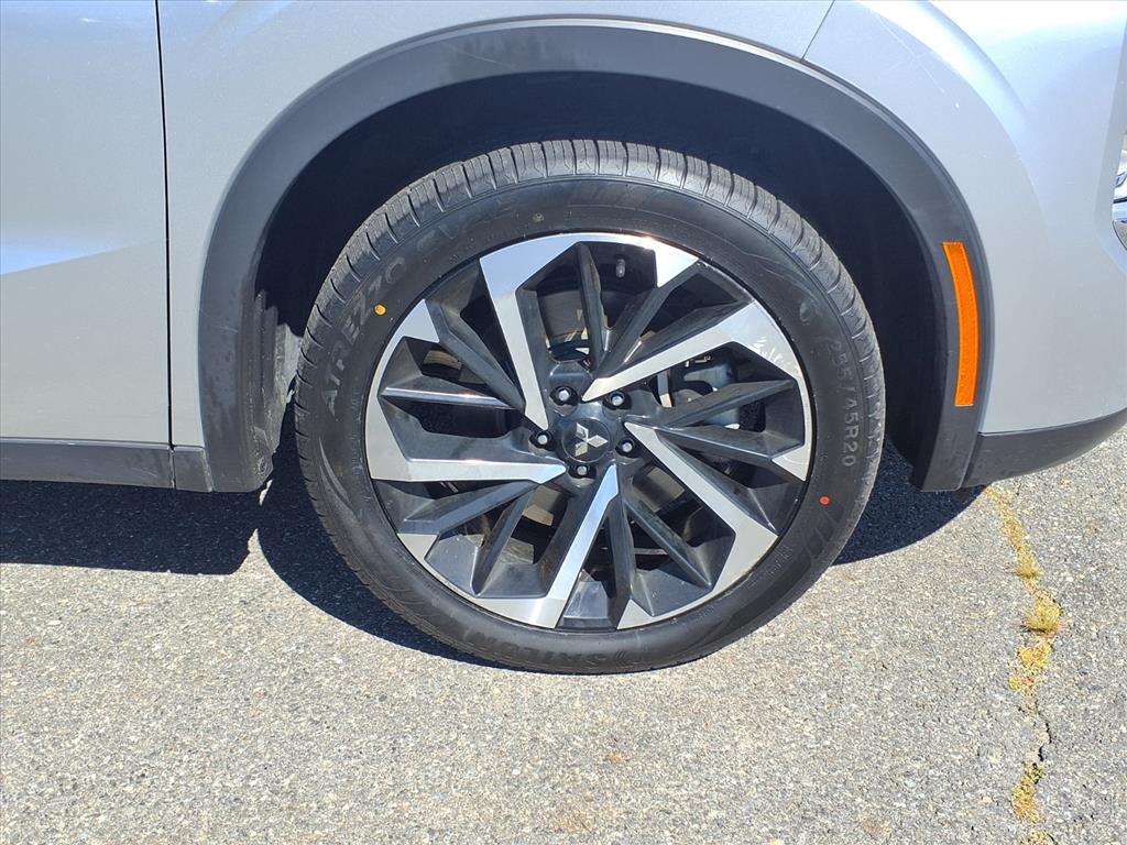 used 2024 Mitsubishi Outlander car, priced at $25,555