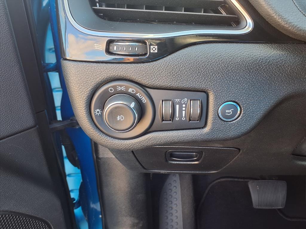 used 2023 Jeep Cherokee car, priced at $24,995