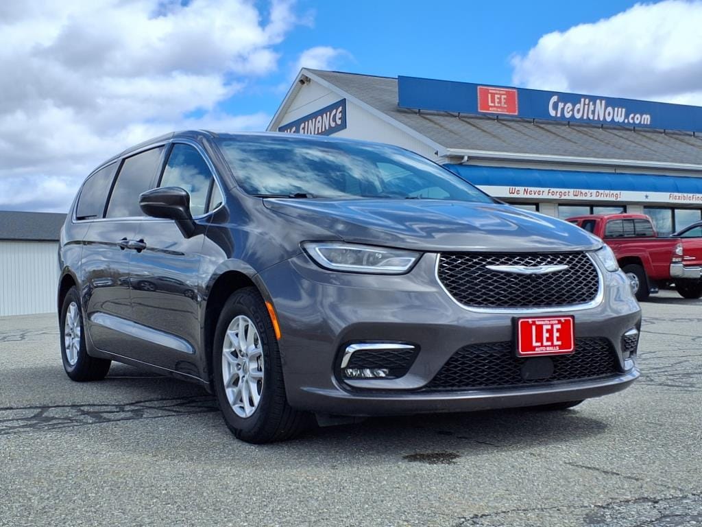 used 2023 Chrysler Pacifica car, priced at $26,995