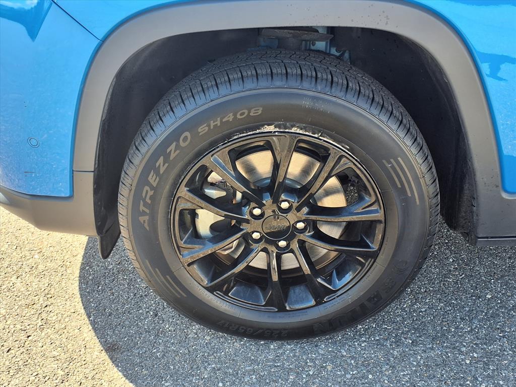 used 2023 Jeep Cherokee car, priced at $24,995