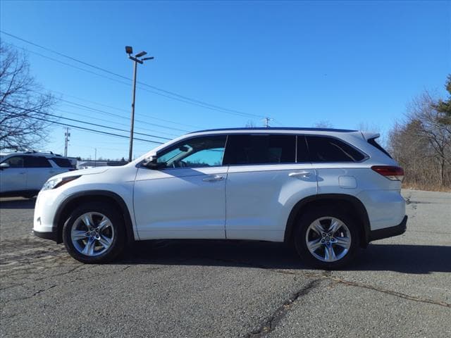 used 2019 Toyota Highlander car, priced at $28,999