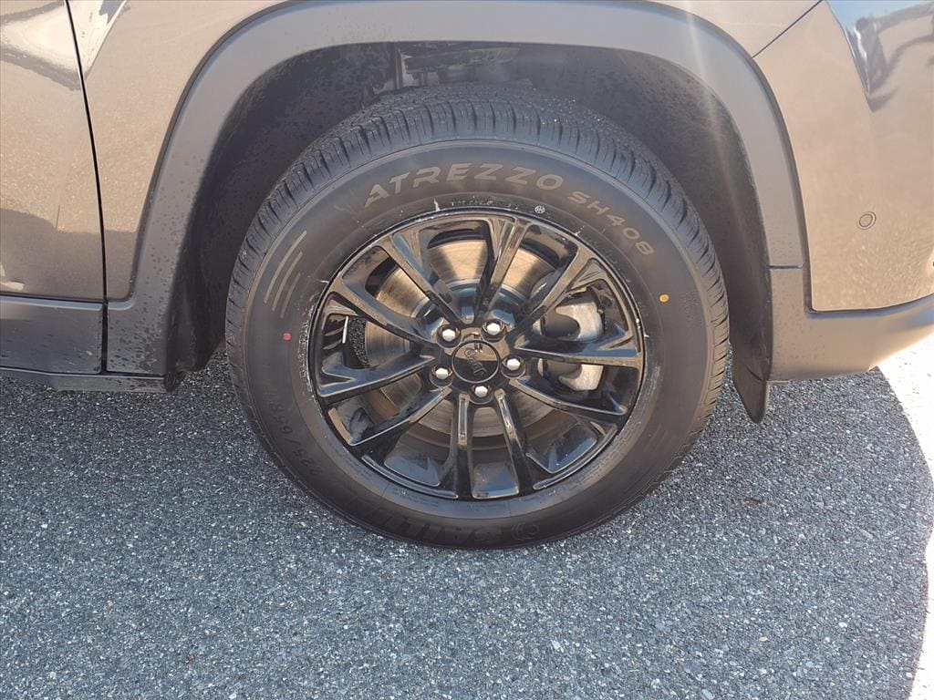 used 2023 Jeep Cherokee car, priced at $25,995